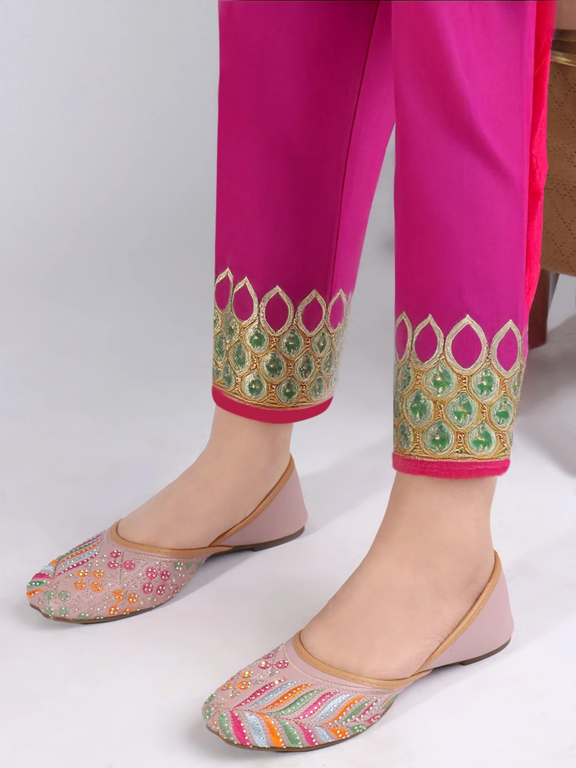 Feet Runner Women Ethnic Embroidred Jutis and Mojaris Bellies Sandal (Purple , 5) - Image 4